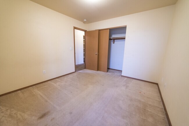 Building Photo - 4 Bedroom 2 Bath Home for Rent