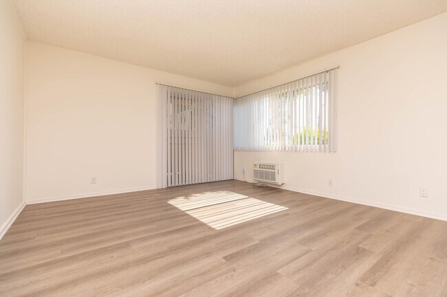 Building Photo - Highland Creek Apartment Homes