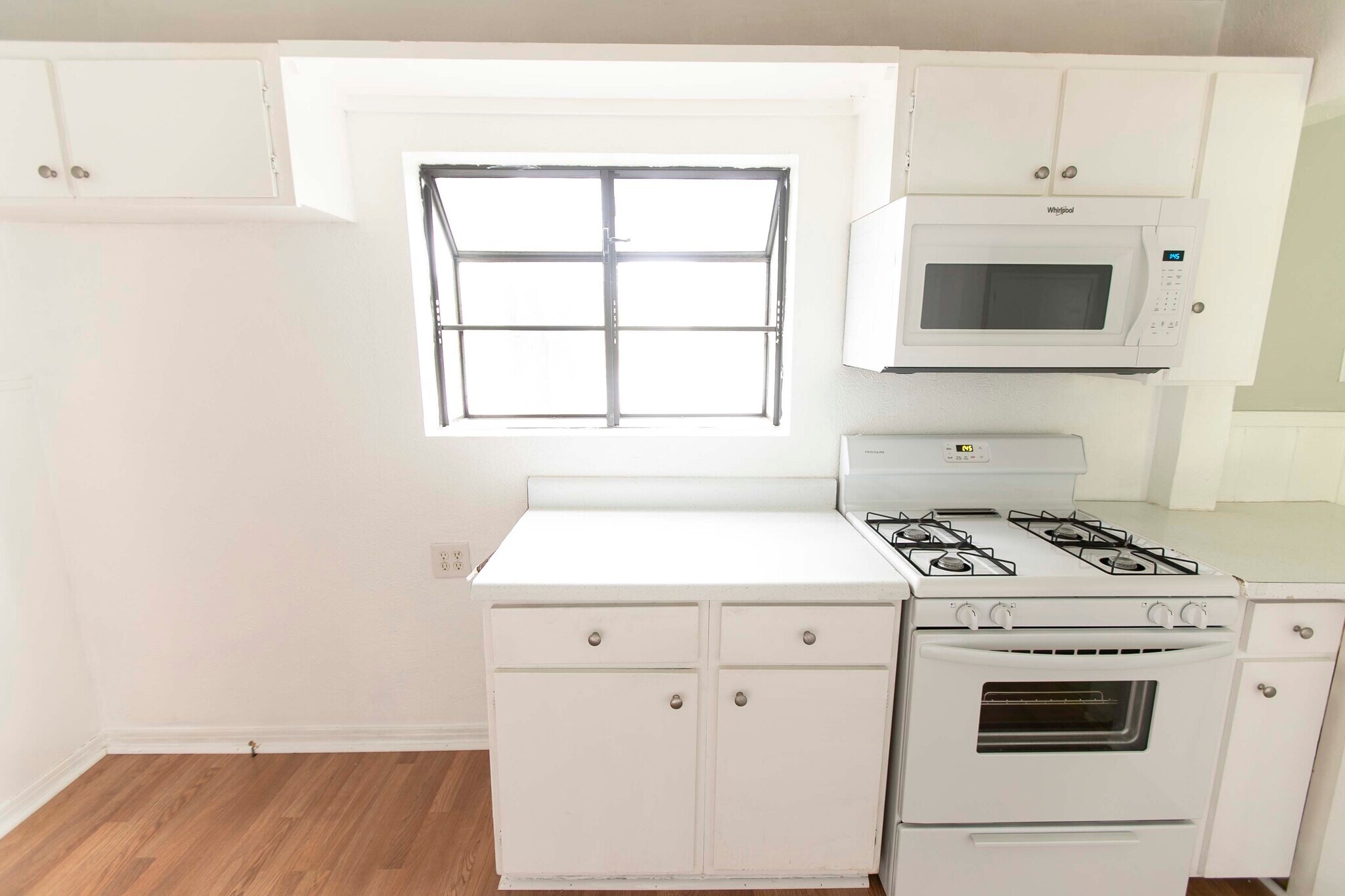 Large kitchen window - 7459 Mohawk Ave