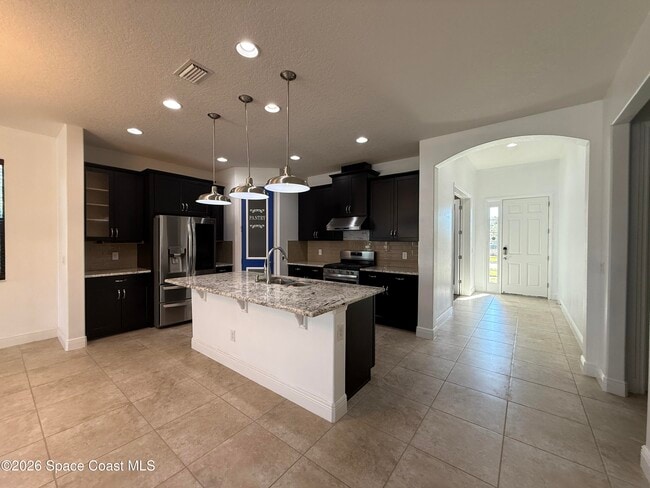 Building Photo - 7782 Paragrass Ave