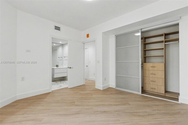 Building Photo - 731 Crandon Blvd
