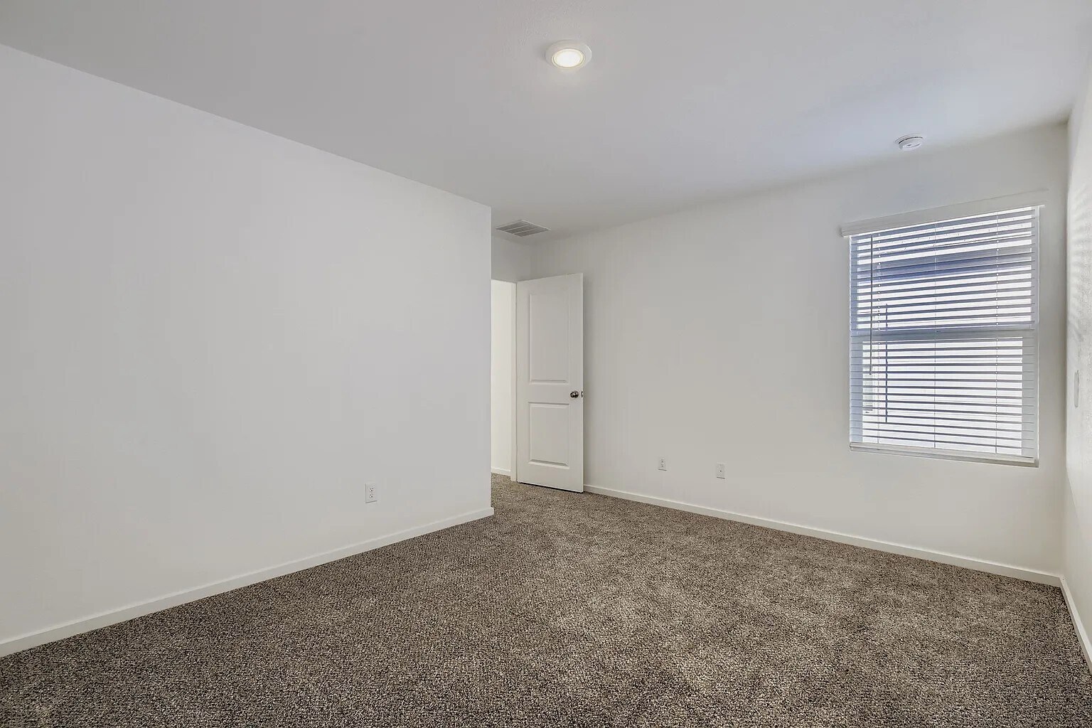 Building Photo - 904 Sandhill Crane Ln