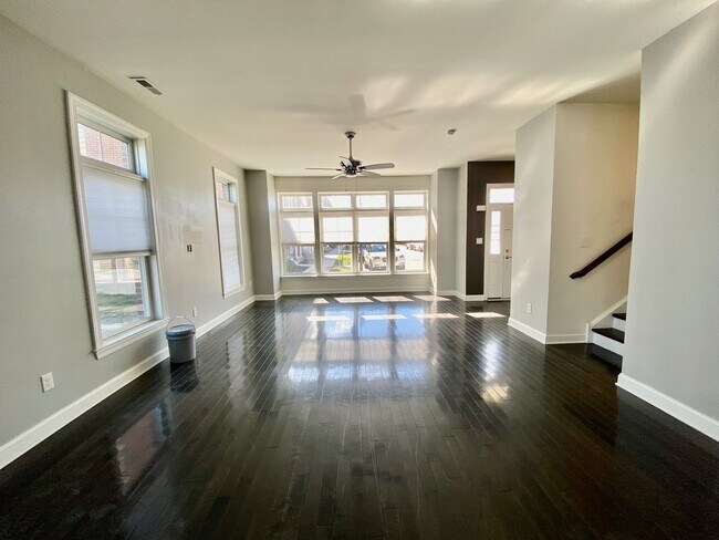 Building Photo - SIENA Place/PACKER PARK CORNER 4 Bedroom/2...