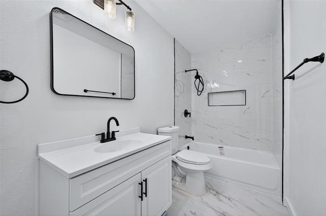 Building Photo - 1401 La Salle Dr