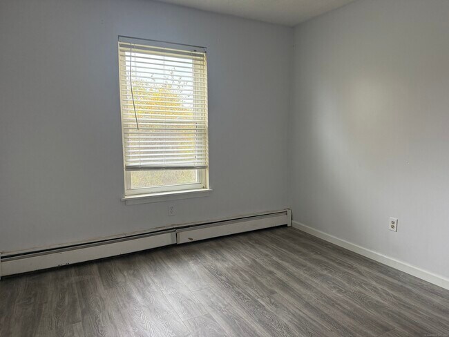 Building Photo - 226 Laurel St