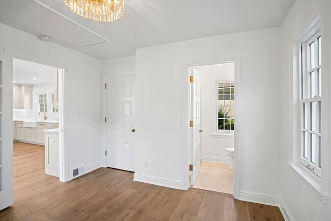 Building Photo - Elegant Fox Chapel 4-Bedroom, 3.5-Bath Home