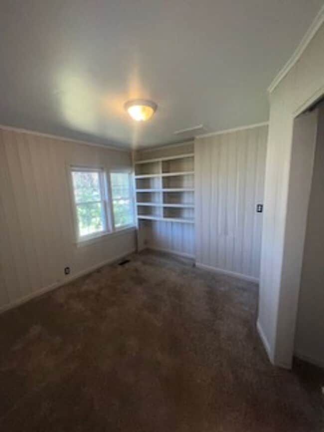 Building Photo - 1401 E Missouri St