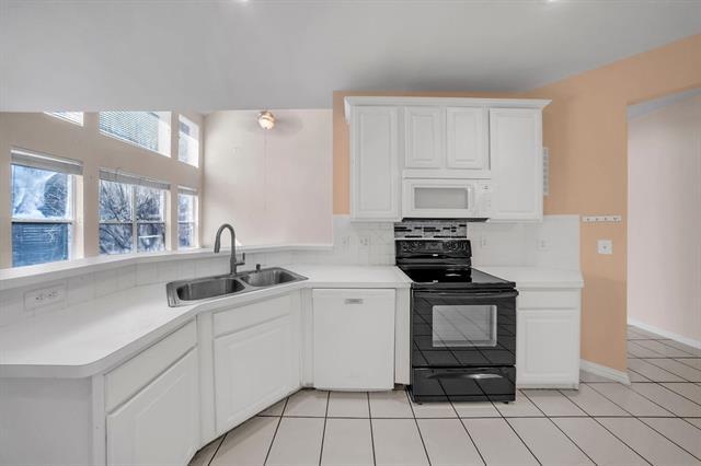 Building Photo - 908 Englewood Ln