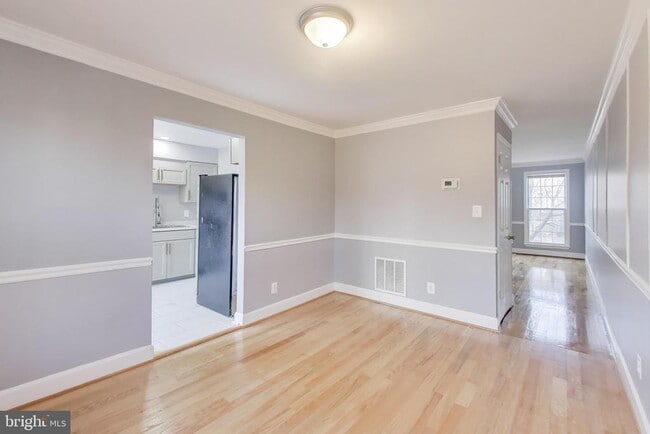 Building Photo - 2851 Strauss Terrace