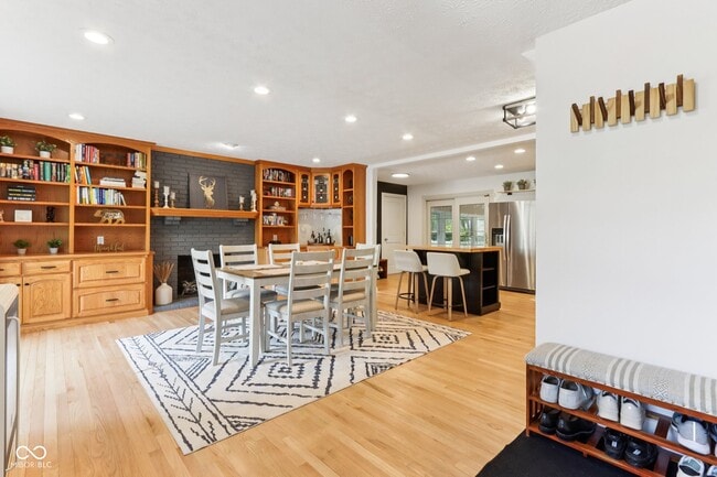 Building Photo - 521 Thornberry Dr