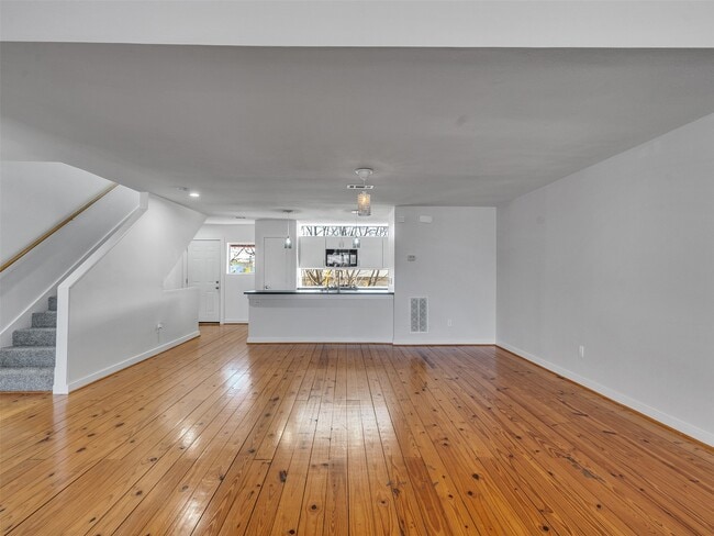 Building Photo - 6935 Yellowstone Way Dr