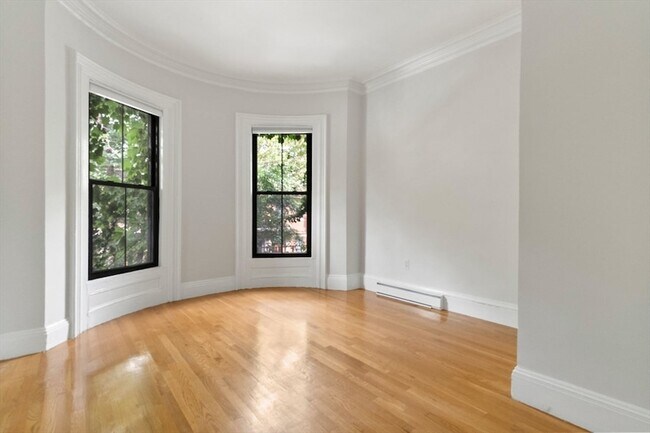 Building Photo - 182 W Brookline St
