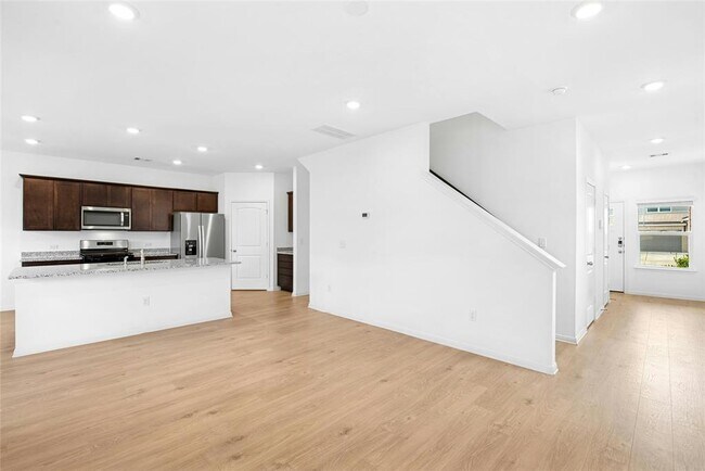 Building Photo - 412 Brody Ln