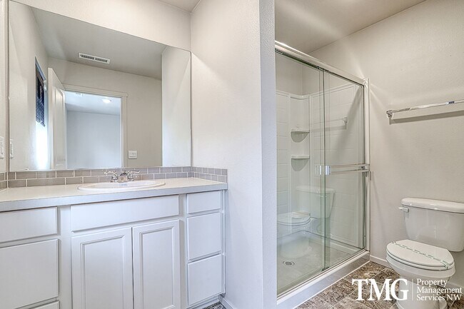 Building Photo - 3 Bed 2.5 Bath Townhome on a Corner Lot in...