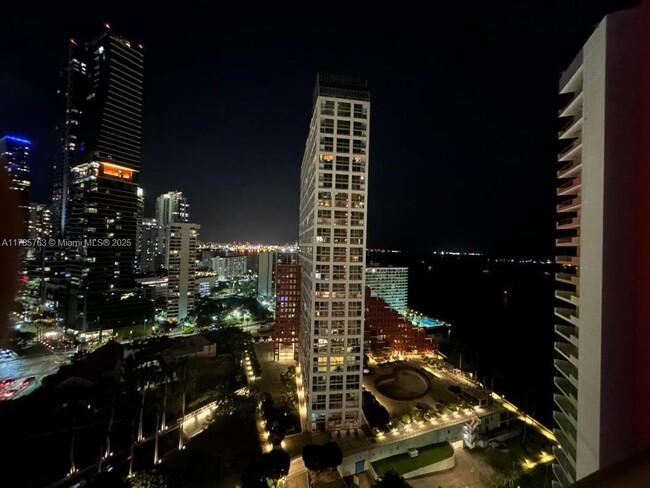 Building Photo - 1581 Brickell Ave