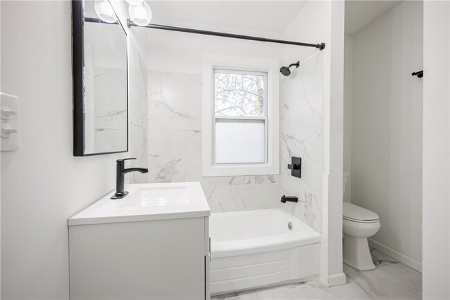 Building Photo - 35 Lawton St