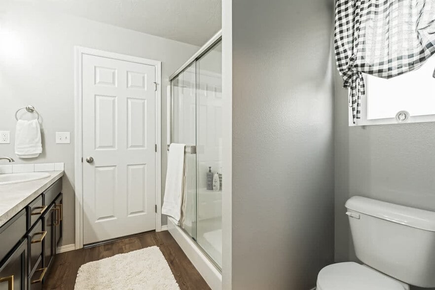 Building Photo - 17541 Mountain Springs Ave