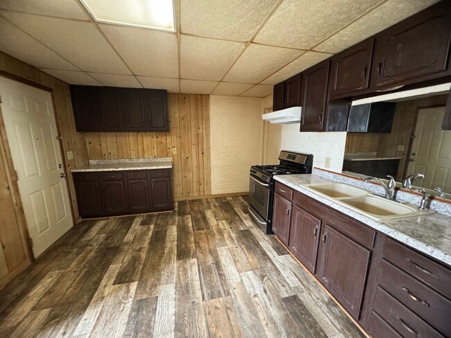 Building Photo - 3 bed 1.5 bath house in Davenport availabl...