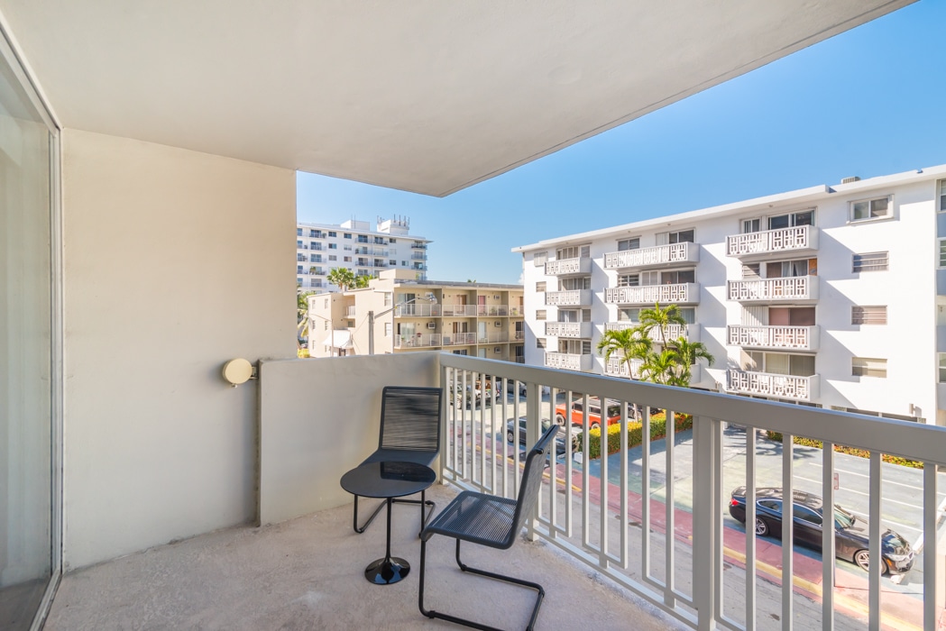 Building Photo - 1670 Bay Rd