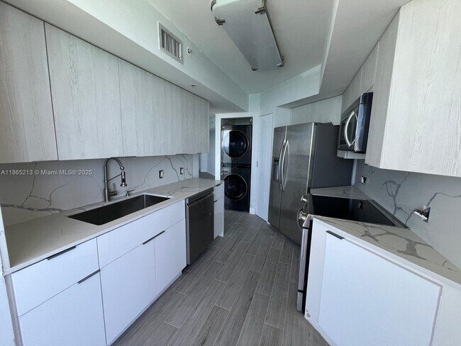 Building Photo - 6301 Collins Ave