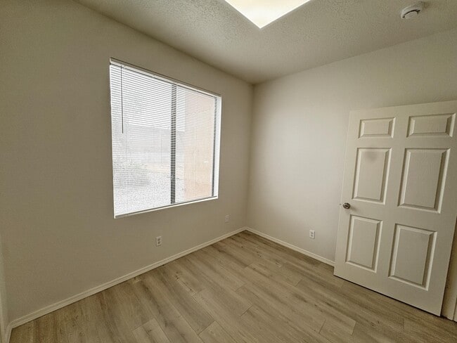Building Photo - 1105 Meadowlark Way SE