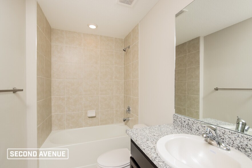 Building Photo - 534 Poplar St SE