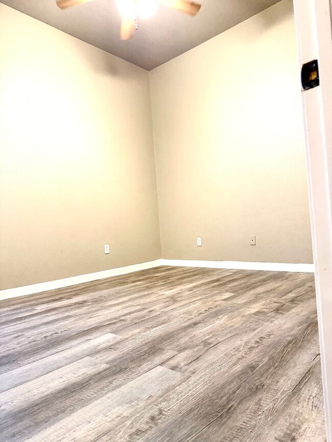 Building Photo - 3 Bed / 2 Bath in Jonesboro Available Now!