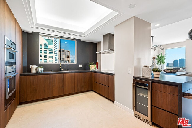 Building Photo - 10550 Wilshire Blvd