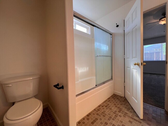 Building Photo - 3 bedroom Fernley home in Donner Trails, F...