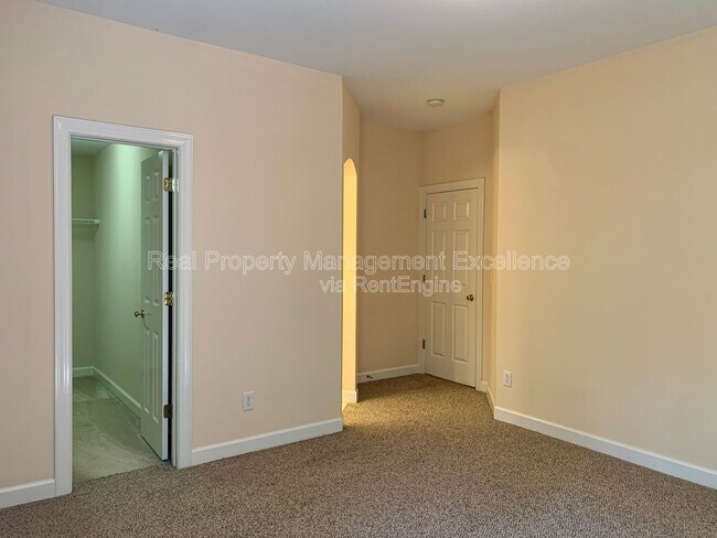 Building Photo - 411 Hogan Woods Cir