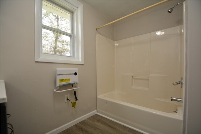 Building Photo - 4395 Nine Mile Point Rd - Unit N Rd