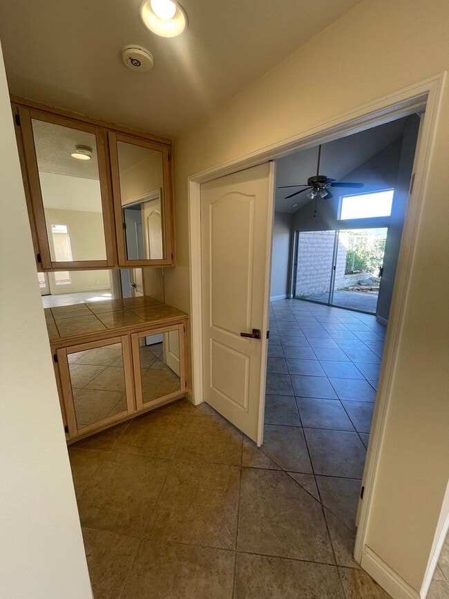 Building Photo - Spacious 2 Bed, 2 Bath House in Prestigious Coto de Caza For Rent!