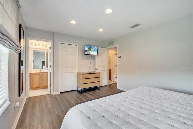 Building Photo - 2713 Bushman Dr