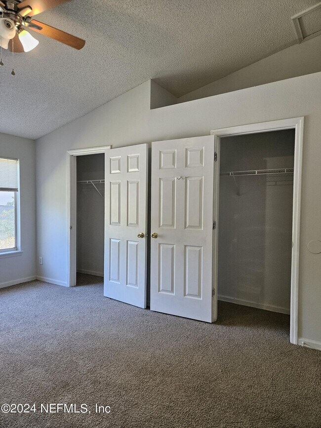 Building Photo - 12311 Kensington Lakes Dr