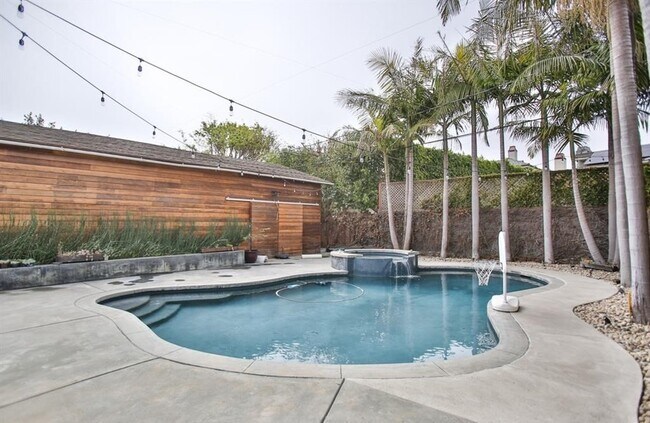 Building Photo - 309 Kings Pl