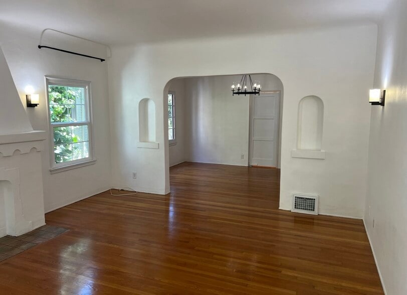 Building Photo - 1104 E California Ave