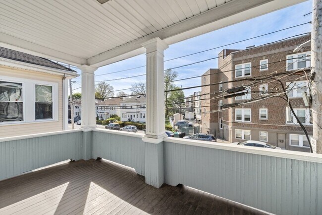 Building Photo - 6 W Selden St