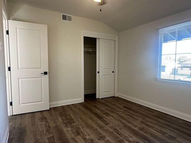 Building Photo - 3+2 RENOVATED W/Drive-Through Garage!