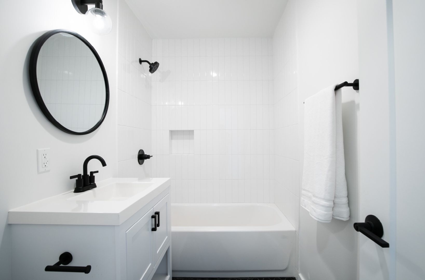 Building Photo - 255 S Ave 55