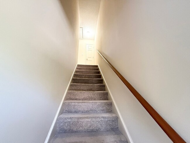 Building Photo - Private 2BD/1.5BA Townhouse in Prime NW Hi...