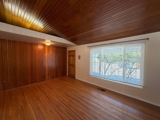 Building Photo - 2838 La Veta Dr
