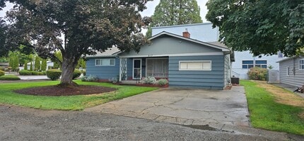 Building Photo - Well Maintained, Centrally Located 3 Bedro...