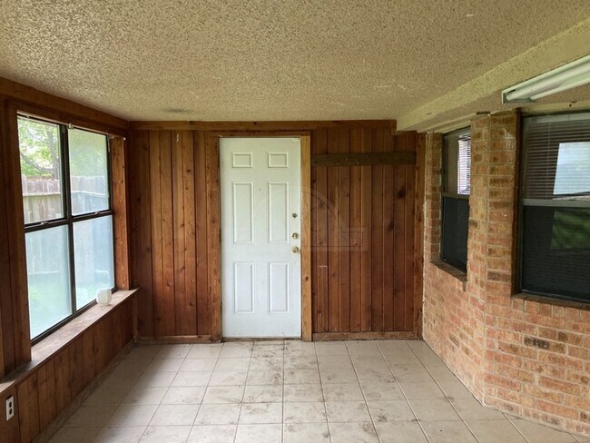 Building Photo - 1805 Galaxy Dr