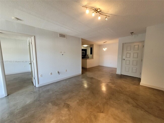 Building Photo - 2890 N Oakland Forest Dr
