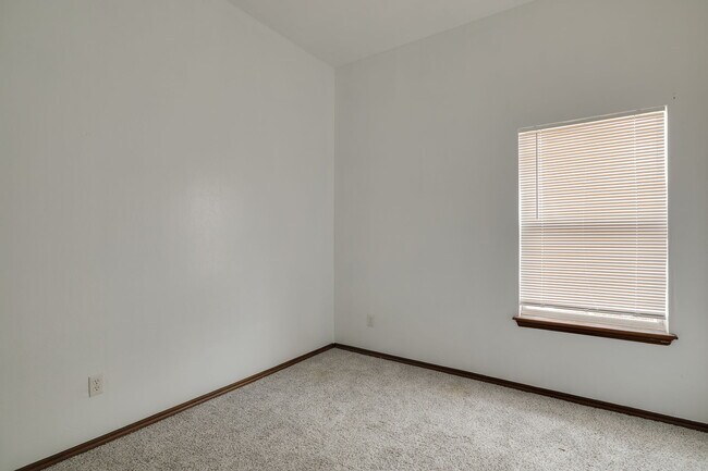 Building Photo - 4304 NW 164th Terrace