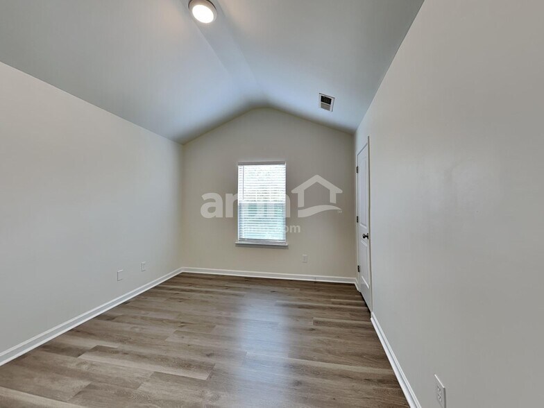 Building Photo - 231 Bandelier Cir