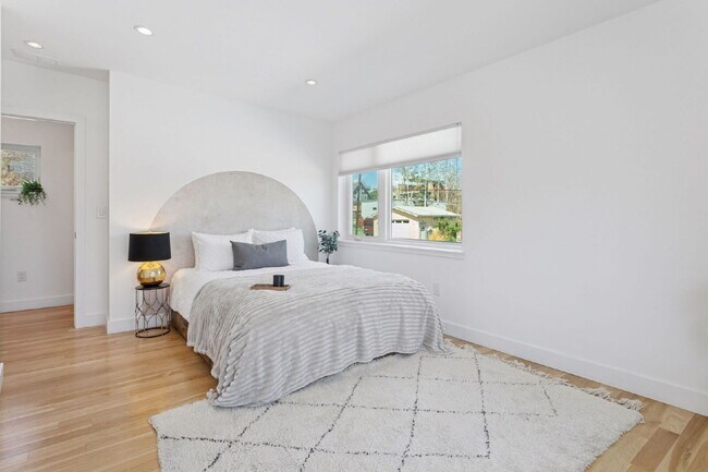 Building Photo - Spacious 5-Bed / 4-Bath home in LoHi for rent