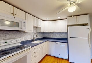 Building Photo - 2 McDewell Ave