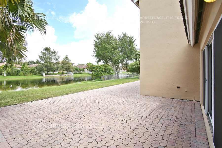 Building Photo - 1211 NW 193rd Ave