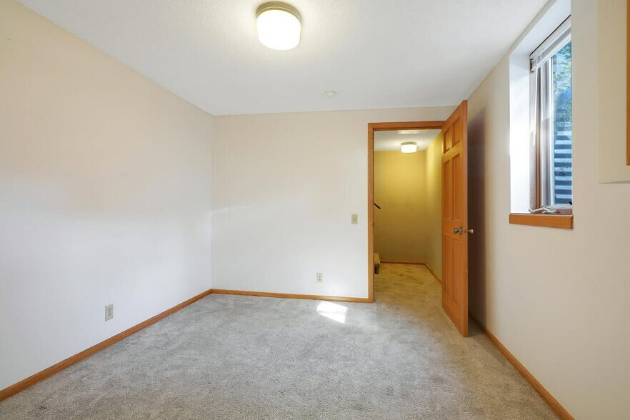 Building Photo - 7217 Glouchester Dr